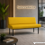 Sofa dwuosobowa ZENO 160 cm – żółta tapicerka, czarne metalowe nogi, nowoczesna aranżacja biurowa
