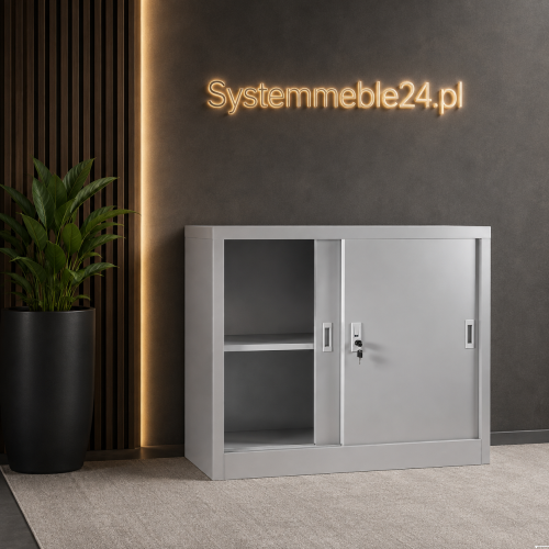Niska metalowa szafa aktowa z drzwiami przesuwnymi – szara wersja w nowoczesnej aranżacji biurowej | Systemmeble24.pl