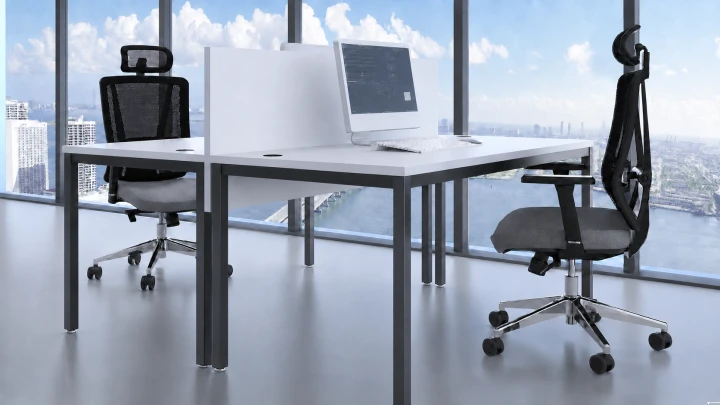 Biurka open space z białymi panelami płytowymi – aranżacja stanowisk pracy
