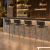 Hokery FORM przy wysokim barze w restauracji