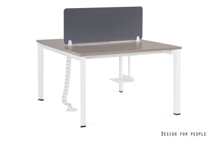 biurko bench z przegrodą i dodatkowym wyposażeniem.jpg