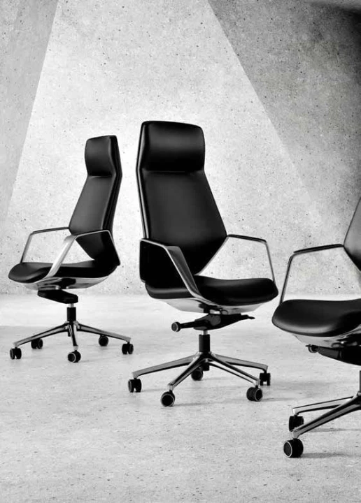 Skórzany fotel gabinetowy TOP 1 – widok z boku