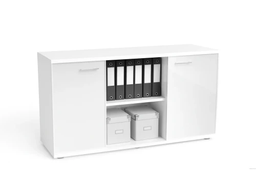 biała komoda ze szkłem lakierowanym