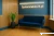 Ekskluzywna sofa biurowa dwuosobowa w kolorze granatowym –  do recepcji i gabinetu od Systemmeble24.pl Bydgoszcz